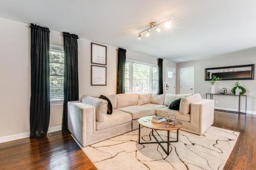 Chic College Park Cottage about 2 Mi to Main Street! in Atlanta, USA