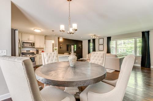 Chic College Park Cottage about 2 Mi to Main Street! in Atlanta, USA