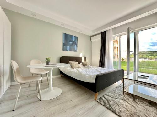 Single Room B003 StayInn by Cosmopolis Garden - Apartment - Ştefăneştii de Jos