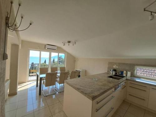 ห้องครัว, Appartment with view in Montenegro in เซเลนิกา