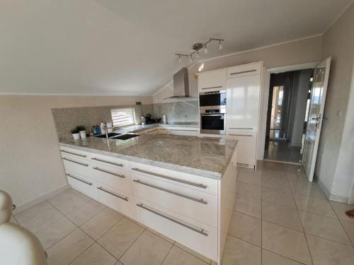 ห้องครัว, Appartment with view in Montenegro in เซเลนิกา