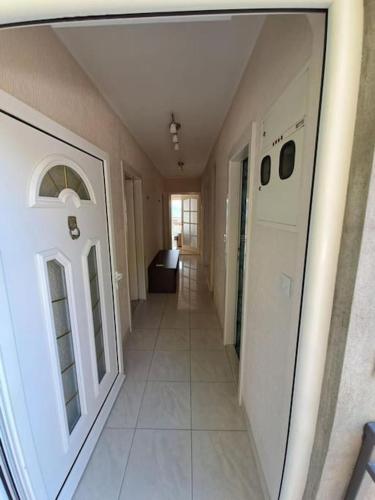 ทางเข้า, Appartment with view in Montenegro in เซเลนิกา