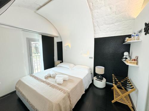 Vingt-Sept Room Type - Small Double Room