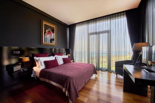 558330273 Farol Hotel