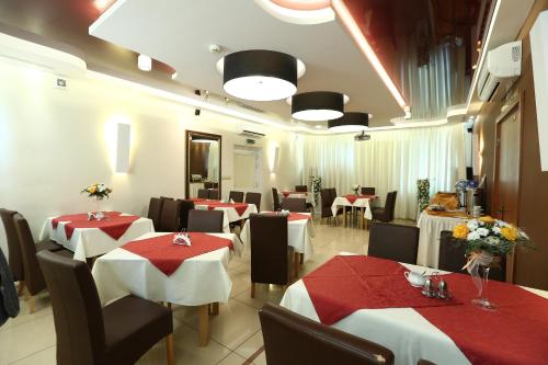 Ресторан, Hotel Korona in Цеханув
