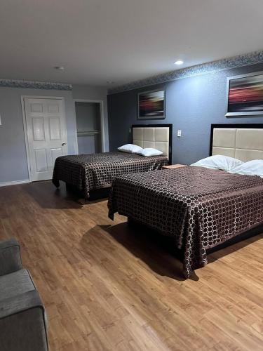 Mustang Inn and Suites – San Antonio, TX