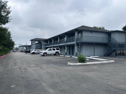 Mustang Inn and Suites