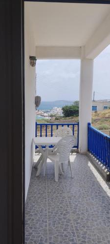 Fasiliti, Καραμπεικο in Paros Island