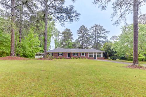Palmetto Cottage with Fire Pit, Game Table and More! in Fairburn, USA