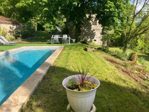 Le Domaine Sainte Raffine, piscine, charme et insolite