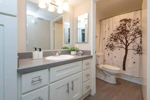 Hollywood Sleep 7 Panoramic View Two Bedroom with Rooftop in Los Angeles, USA