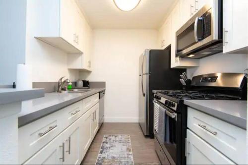 Hollywood Sleep 7 Panoramic View Two Bedroom with Rooftop in Los Angeles, USA