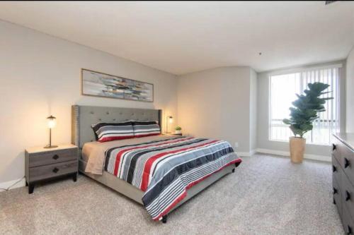 Hollywood Sleep 7 Panoramic View Two Bedroom with Rooftop in Los Angeles, USA