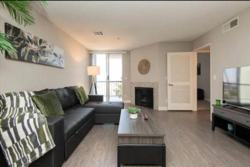 Hollywood Sleep 7 Panoramic View Two Bedroom with Rooftop in Los Angeles, USA