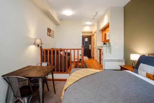 Studio Apartment image 9