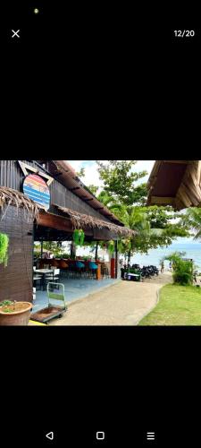 Beachfront homestay - Tap to explore photos