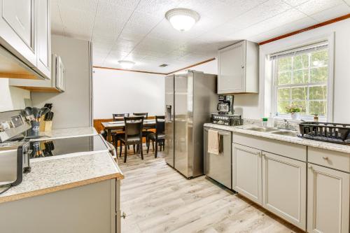 Seneca Vacation Rental w/ Grill Near Lake Hartwell in 塞內卡 (SC)