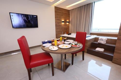 Ibiza Hotel in Wata Slam