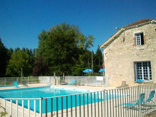 Camping Les Rives du Céou - Hotel - Saint-Chamarand