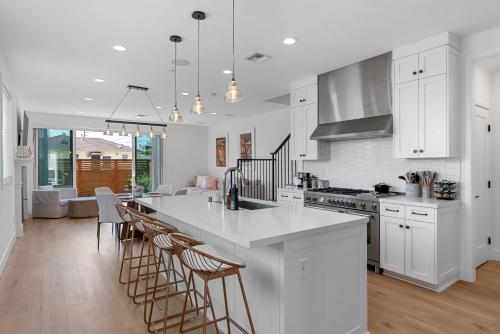 New Listing Mid-City luxury living Villa in Los Angeles, USA