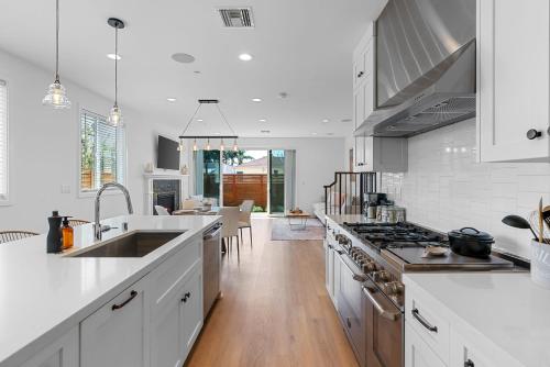 New Listing Mid-City luxury living Villa in Los Angeles, USA