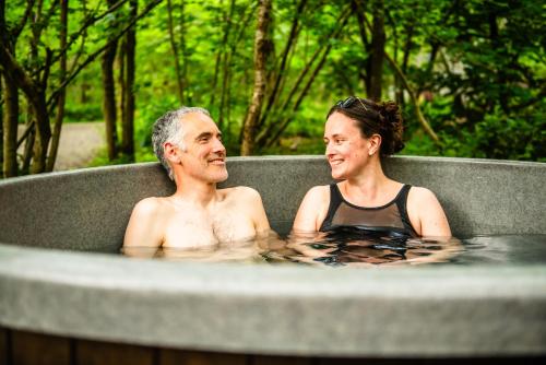 Cosy Shepherd's Hut with Hot Tub