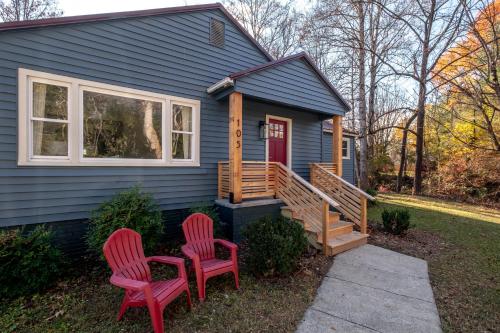 Downtown Brevard, Franklin Park & College - Updated 3bd 2ba home, Pets ok in Brevard, USA