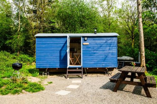 Cosy Shepherd's Hut with Hot Tub