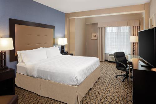 Holiday Inn Detroit Metro Airport by IHG in Romulus, USA