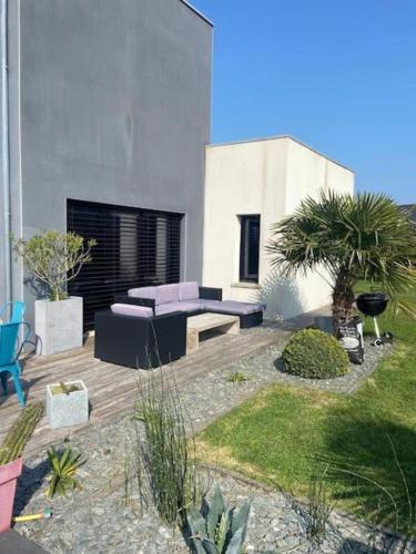 Dārzs, Jolie maison avec piscine et Spa in La Guerche-de-Bretagne