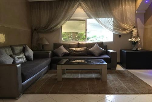 Agadir Charm in Perfect Spot - City Buzz & Sea Breeze - Respectful Stays ONLY! in 리아드 에살람