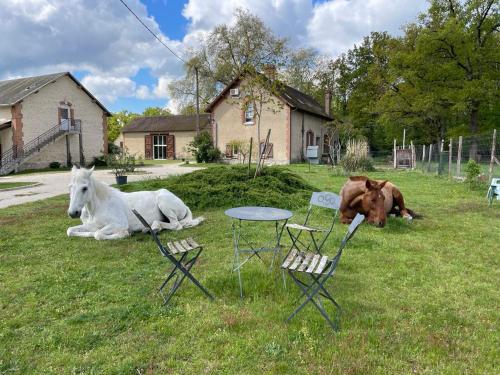 شرفة/ تراس, Gîte à la campagne groupe et famille 3 chambres Espace Jacuzzi hammam SPA (Gite a la campagne groupe et famille 3 chambres Espace Jacuzzi hammam SPA) in Lorris