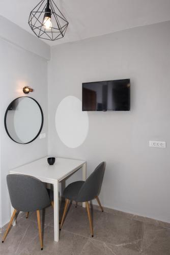 Instalaciones, 5 Keys in Zakynthos Island