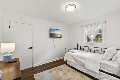 Cozy Brick Ranch Retreat-near DUKE, Dwntwn, RDU Airport in Durham, USA
