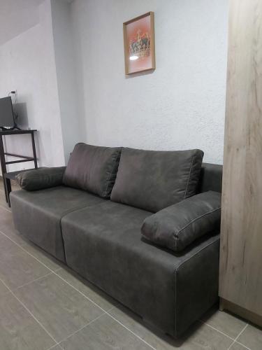 2 twin beds, 1 sofa bed