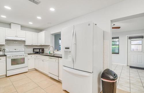 13 Mi to Hudson Beach: Family Escape w/ Lanai in Spring Hill (Florida)