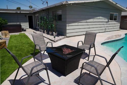 Vegas Hideaway with Jacuzzi & Pool by Strip, Las Vegas (Foto 5)