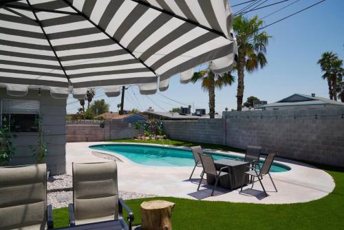 Vegas Hideaway with Jacuzzi & Pool by Strip, Las Vegas (Foto 7)
