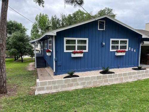 Lakefront cozy cabin&jetski. in Onalaska, USA