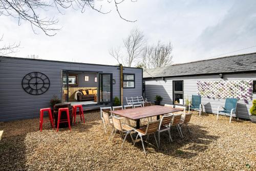 The Pine Lodge with Hot Tub and Games Room