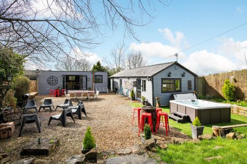 The Pine Lodge with Hot Tub and Games Room