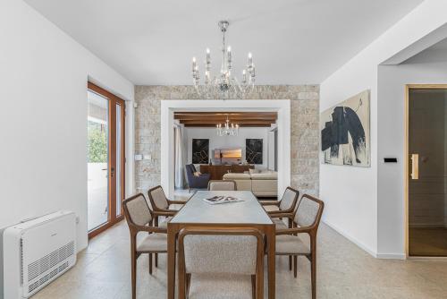 Three-Bedroom Villa image 9