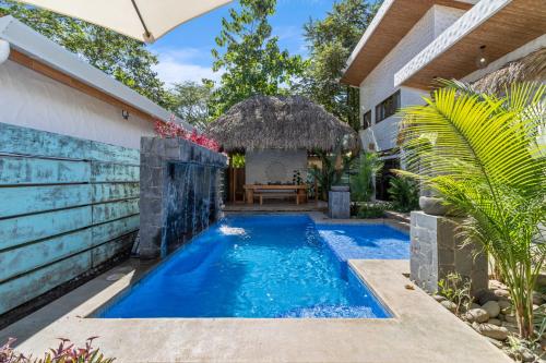 Gorgeous 4-BD Zen Retreat w Pool Apartment