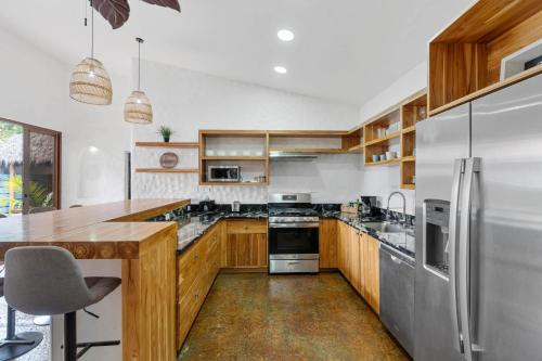 Gorgeous 4-BD Zen Retreat w Pool Apartment