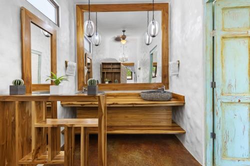 Gorgeous 4-BD Zen Retreat w Pool Apartment