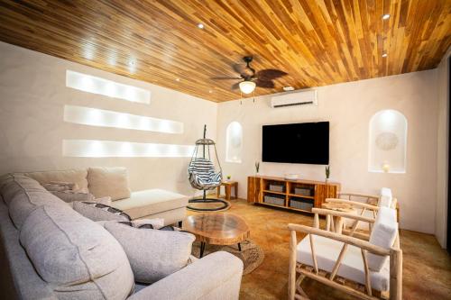 Huge 5-BD Home with Pool Walk to Beach