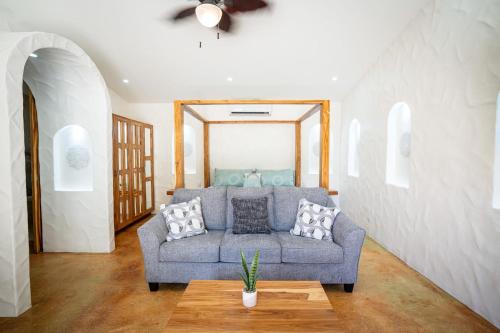 Huge 5-BD Home with Pool Walk to Beach