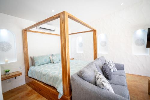 Huge 5-BD Home with Pool Walk to Beach