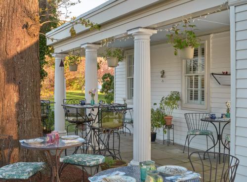 Old Manse Inn