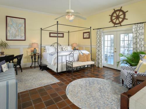 Old Manse Inn - image 9